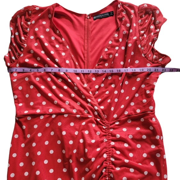 Fashion to Figure size 1X Red and White - Picture 5 of 6